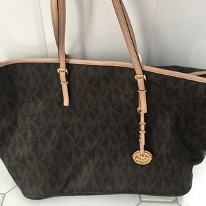 Michael Kors Bag. Brown and gold.